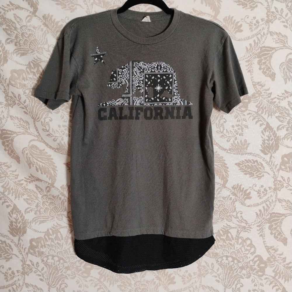 California Bandana Bear Graphic Tee | Unisex Streetwear Shirt with Mesh Hem | Si